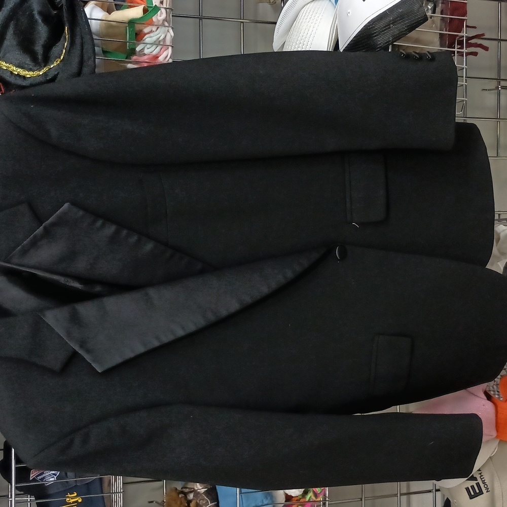 Joseph Banks Tux Sz 42 Regular pants 32- 33 waist  32-34  $158+ bow tieComa bond